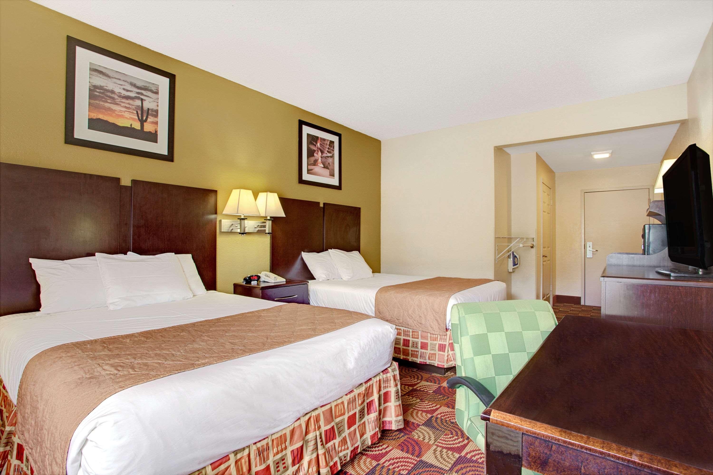 Days Inn & Suites By Wyndham Риджленд Экстерьер фото
